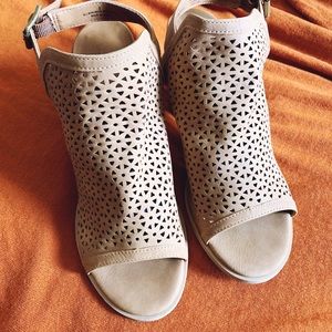 Universal Thread Heeled Chestnut Boots